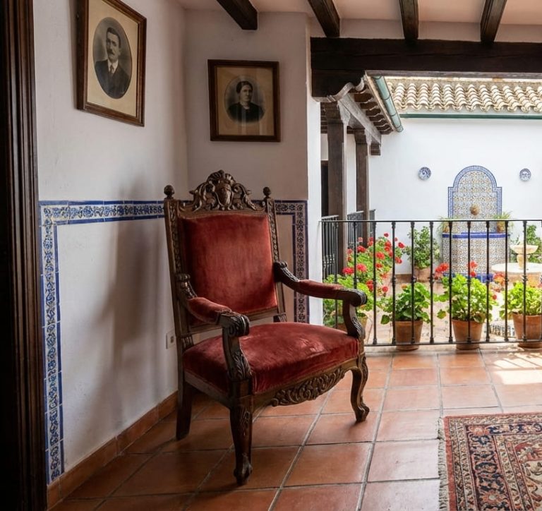 silla antigua tapizada